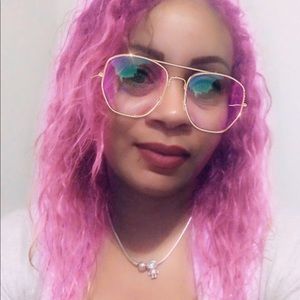 Meet your Posher, Abigail